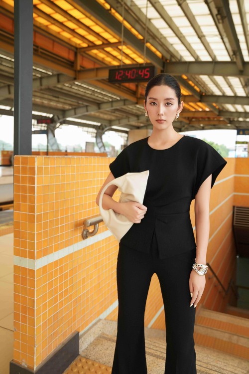 Sixdo Black Woven Flared Pants
